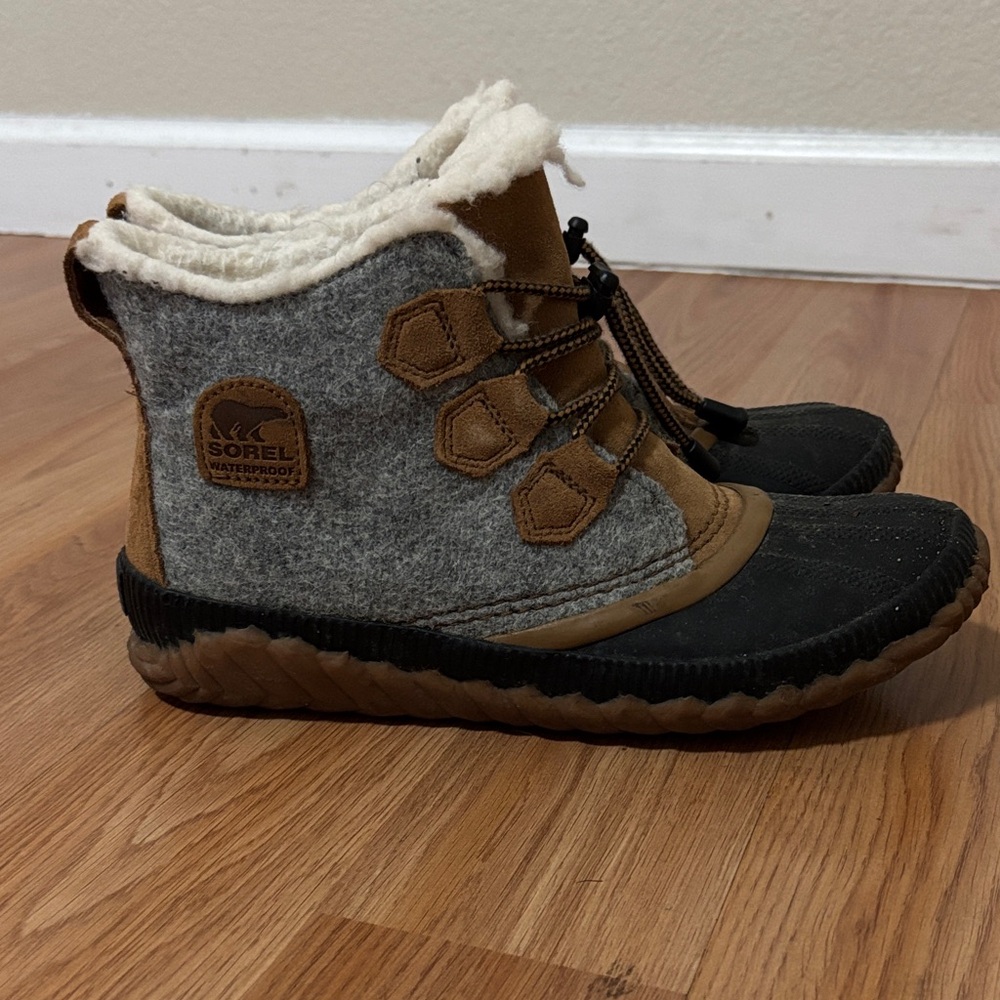 Sorel Kids Boots - Black, Gray, and Brown